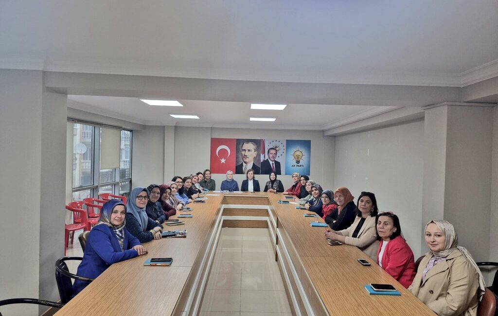 AK Parti Kadın Kolları’ndan değerlendirme ve istişare toplantısı Afyonkarahisar AK Parti Kadın Kolları İl Başkanlığı, önemli bir toplantıya