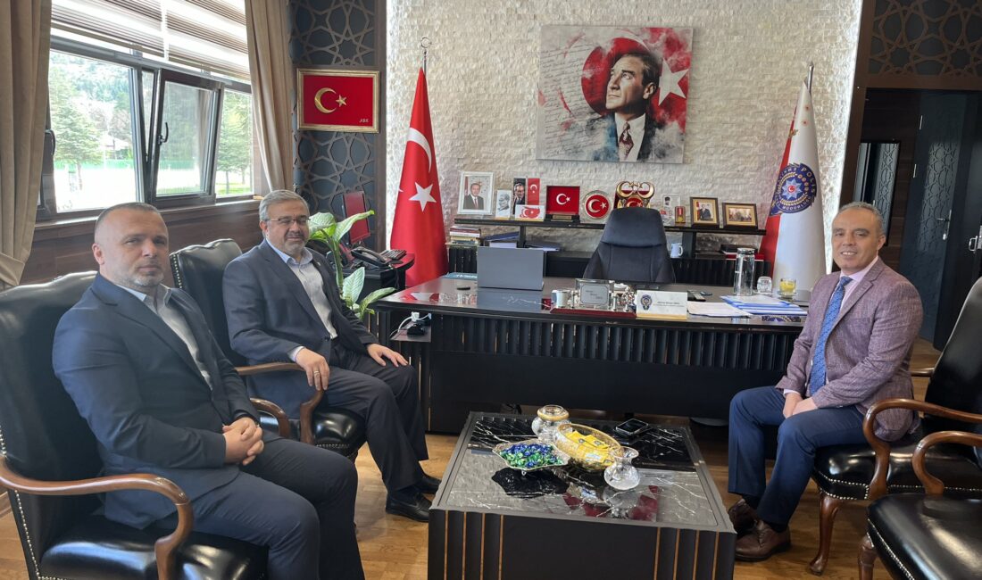 Milletvekili Yurdunuseven’den İl Emniyet Müdürü Erol’a ziyaret Ak Parti Afyonkarahisar Milletvekili İbrahim Yurdunuseve, İl Yönetim Kurulu Üyesi