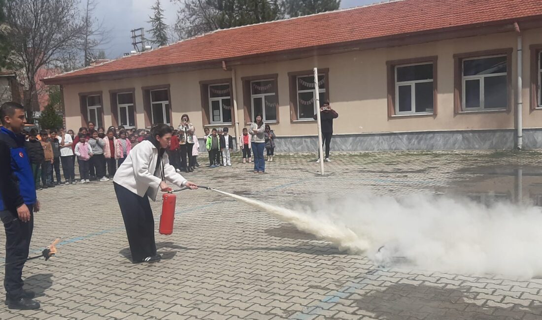 AFAD’tan Afet Farkındalık eğitimi AFAD Afyonkarahisar, Sinanpaşa Tokuşlar İlkokulu ve Düzağaç İstiklal İlkokulunda, Afet