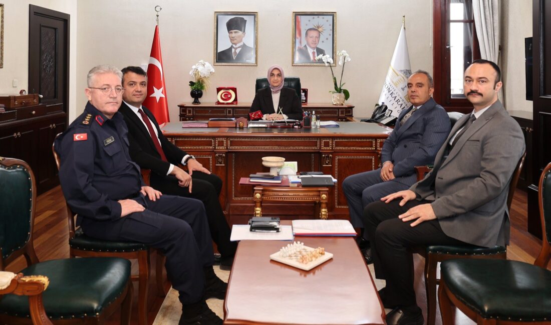 Vali Yiğitbaşı başkanlığında Asayiş Toplantısı gerçekleştirildi Afyonkarahisar Valisi Doç. Dr. Kübra Güran Yiğitbaşı başkanlığında; Vali Yardımcısı