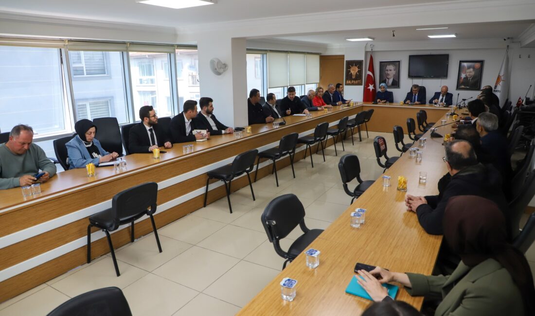 AK Parti İstişare Toplantısı gerçekleştirildi Afyonkarahisar AK Parti İl Başkanlığı’nda, Genel Merkez Siyasi ve Hukuki