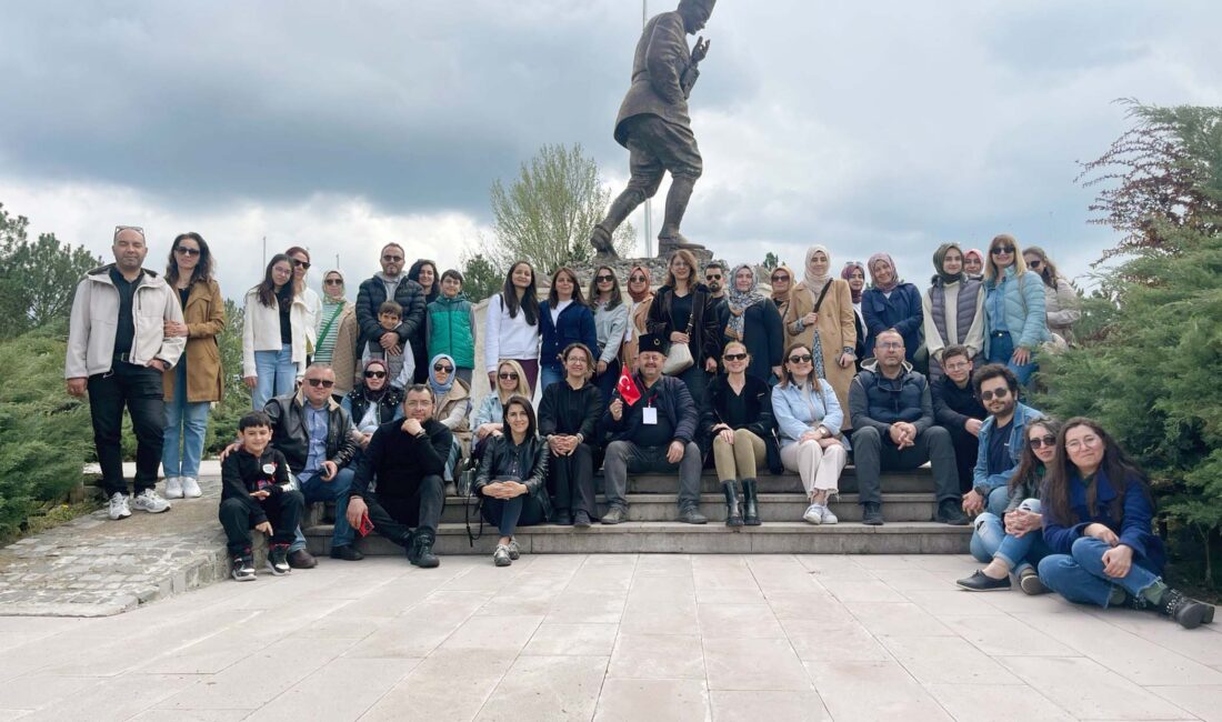 Öğretmenlerden Kocatepe’ye ziyaret Afyonkarahisar Şehir ve Kültür Akademisi öğretmenleri, Öğretmen Akademileri Genel Koordinatörü