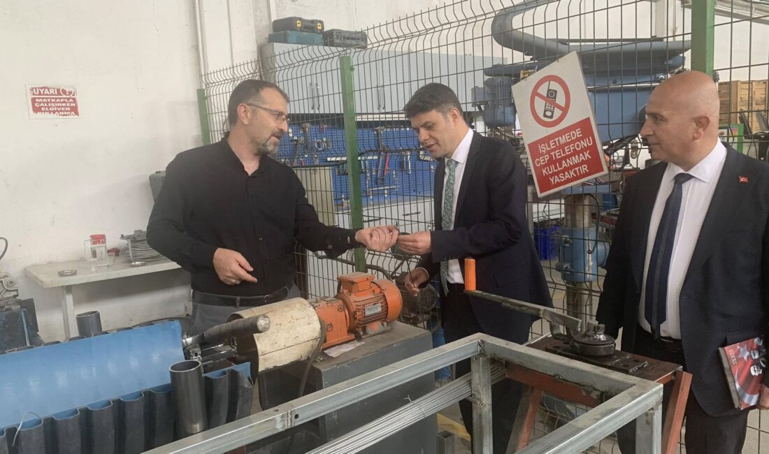 Kaymakam Çengel, Sandıklı OSB’yi ziyaret etti Sandıklı Kaymakamı Önder Çengel, ilçede bulunan organize sanayi bölgesini ziyaret