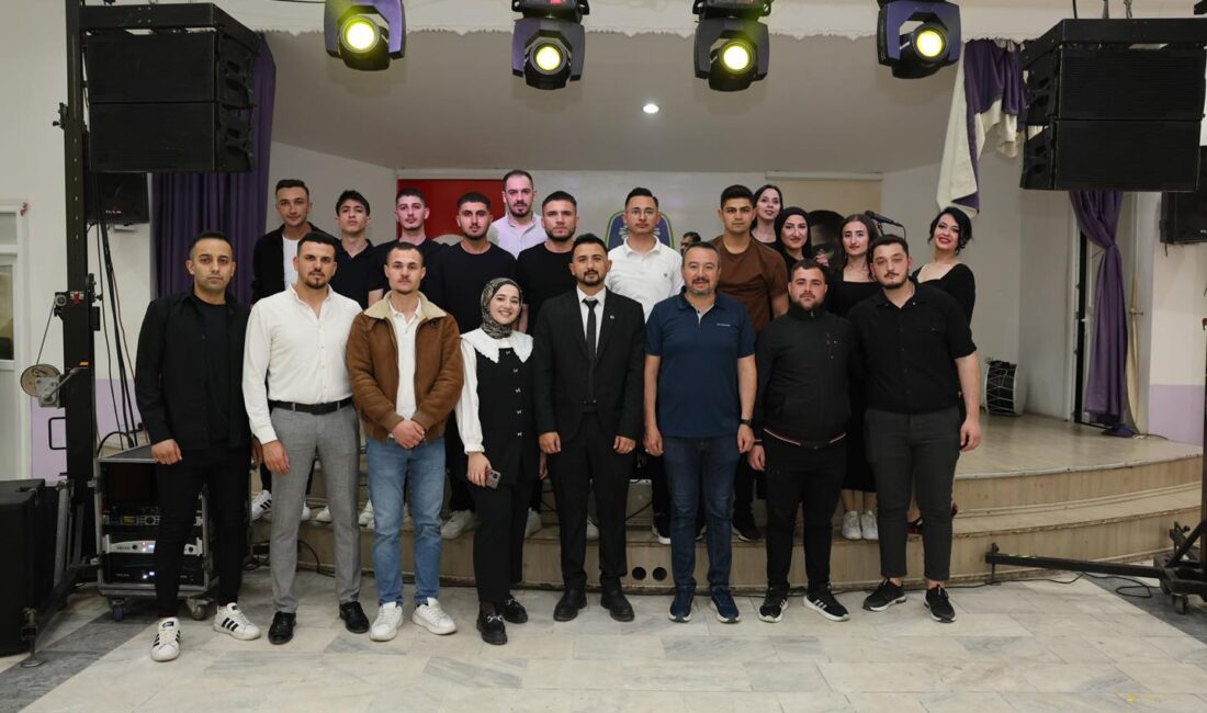 Başkan Öztaş’tan moral gecesinde üniversite öğrencilerine tam destek Sandıklı Belediye Başkanı Adnan Öztaş, ilçedeki üniversite öğrencileri için düzenlenen