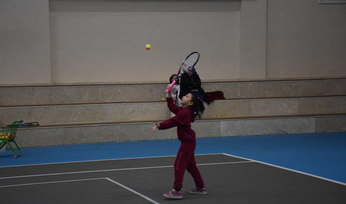 Afyon’da düzenlenen 23 Nisan Tenis Turnuvası, yarın sona eriyor Afyonkarahisar’da çocukların 23 Nisan Ulusal Egemenlik ve Çocuk Bayramı’nı sporla