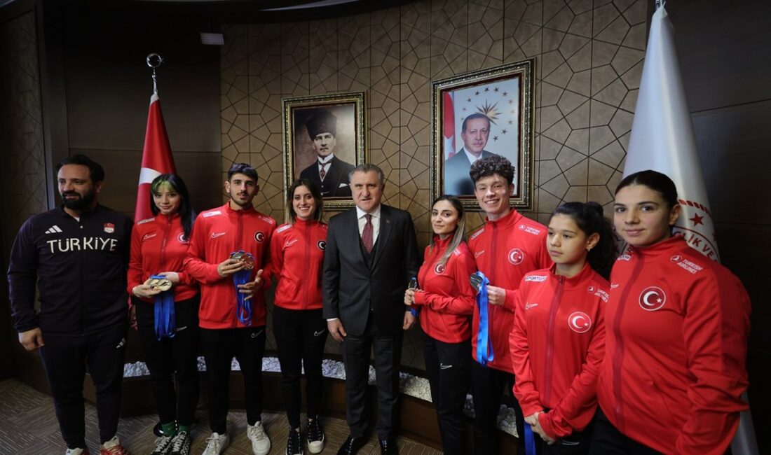 Gençlik ve Spor Bakanı Osman Aşkın Bak, Finlandiya'da düzenlenen VIRTUS