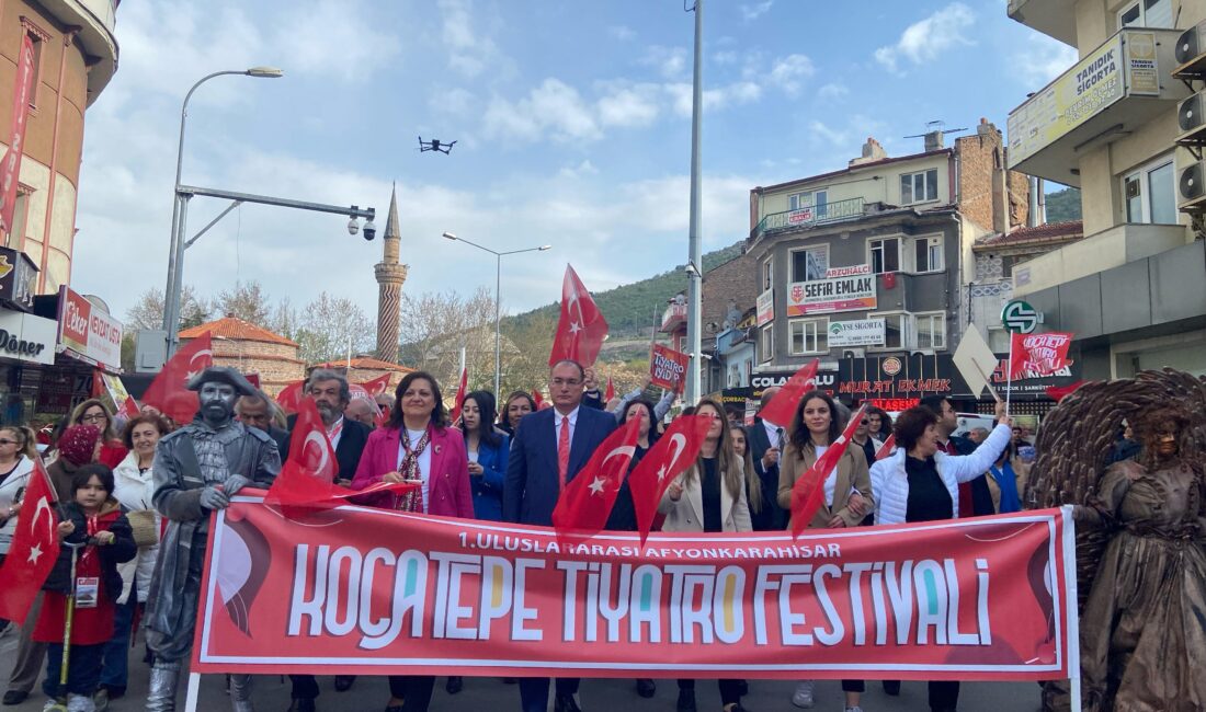 ‘Afyon’da Festival Var!’: Kocatepe Tiyatro Festivali Kortej yürüyüşü düzenlendi Afyonkarahisar Belediyesi tarafından hayata geçirilen 1. Kocatepe Tiyatro Festivali’nin ilk