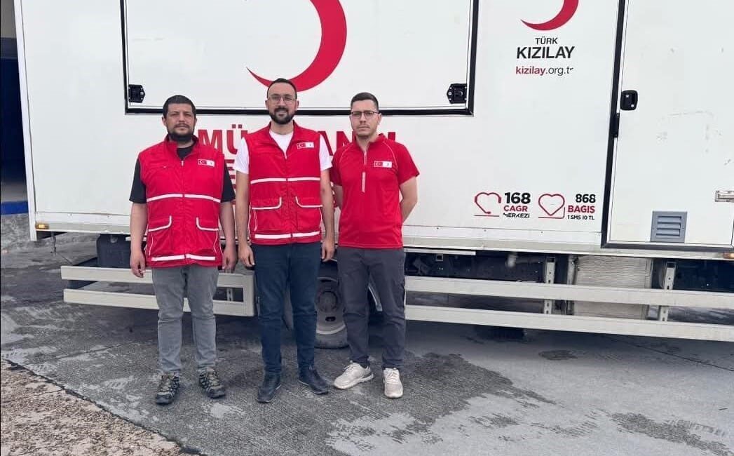 Afyonkarahisar Kızılay ekibi deprem bölgesi için yola çıktı İstanbul’da meydana gelen depremin ardından Afyonkarahisar Kızılay Şubesi harekete geçti.