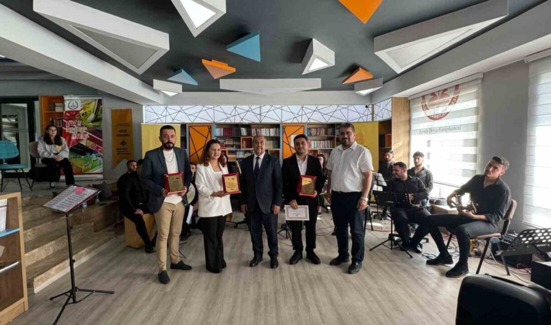 Afyonkarahisar Öğretmen Akademilerinde müzik dolu bir gün Afyonkarahisar Güzel Sanatlar Lisesi’nde düzenlenen müzik akademisi etkinliğinde, Türk Müziği