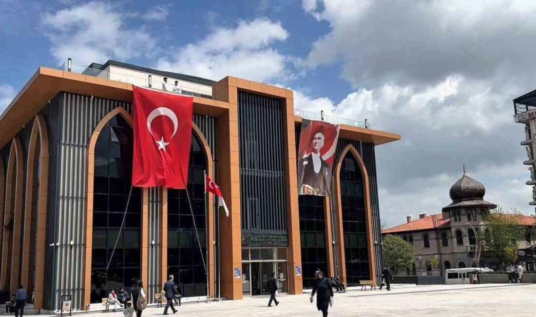 Afyonkarahisar’da gençlere sıcak çay, kadınlara destek Afyonkarahisar Gedik Ahmet Paşa İl Halk Kütüphanesi, öğrencilere sunduğu sıcak