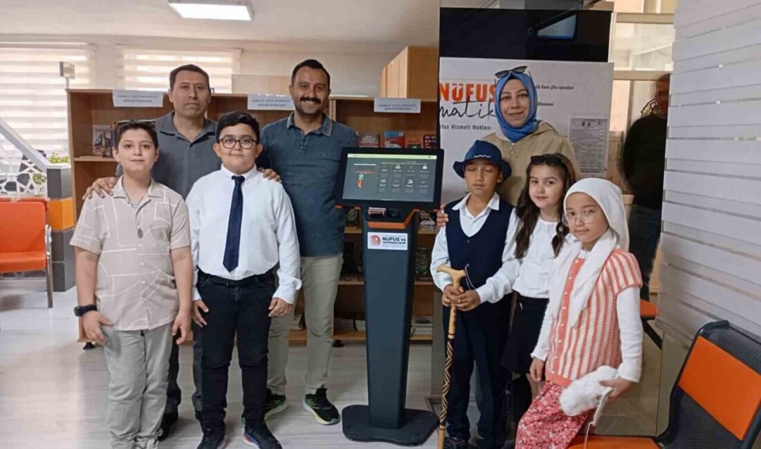 Afyonkarahisar’da minikler ’Nüfusmatik’i tiyatro ile tanıttı Afyonkarahisar Emirdağ Kaymakamlığı İlçe Nüfus Müdürlüğü ve Aziziye İlköğretim Okulu