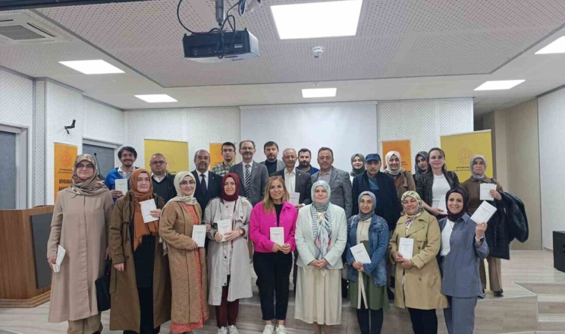 Afyonkarahisar’da Sezai Karakoç’un düşünce dünyası paylaşıldı Afyonkarahisar Öğretmen Akademileri Biyografi Akademisi’nin konuğu Yazar Fatma Gülşen Koçak,