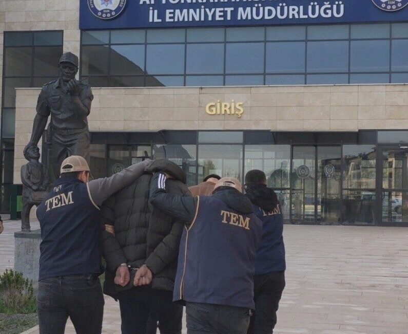 Afyonkarahisar’da terör operasyonu: 2 gözaltı Afyonkarahisar Cumhuriyet Başsavcılığı tarafından yürütülen soruşturma kapsamında, geçmişte terör örgütleri