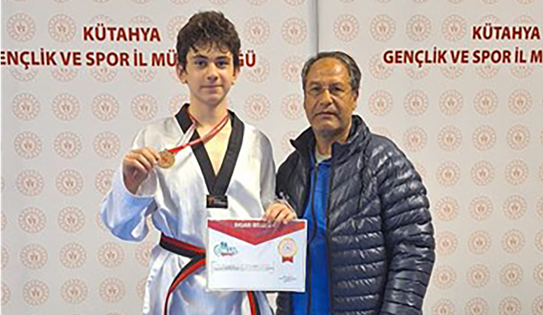 Kütahya’da düzenlenen Okul Sporları Karate Grup Müsabakaları’nda Afyonkarahisar’ı temsil eden