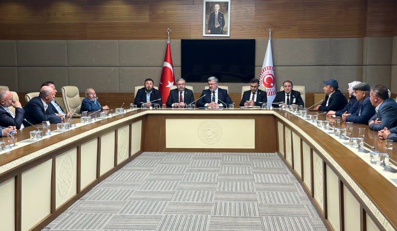 AK Parti Milletvekilleri, İscehisar Köy ve Mahalle Muhtarlarıyla TBMM’de Bir Araya Geldi AK Parti Afyonkarahisar Milletvekilleri Ali Özkaya, İbrahim Yurdunuseven ve Hasan