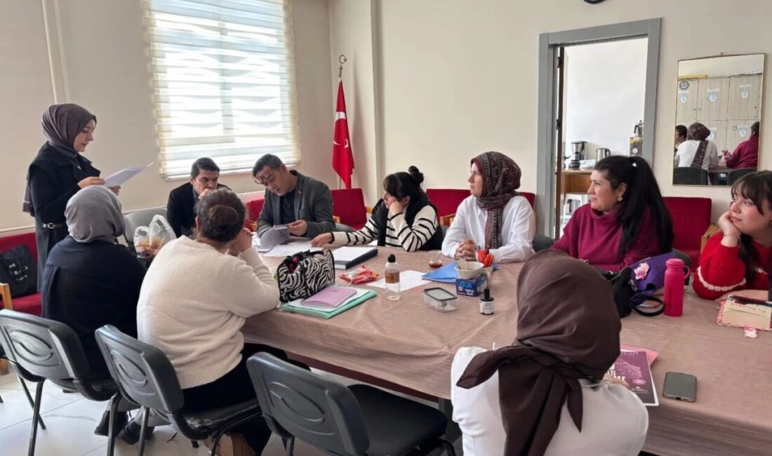 Altıntaş’ta “Ben Kimim, Hangi Mesleğe Uygunum?” başlıklı etkinlik Altıntaş İlçe Milli Eğitim Müdürlüğünce yürütülen Mesleki ve Teknik Eğitim