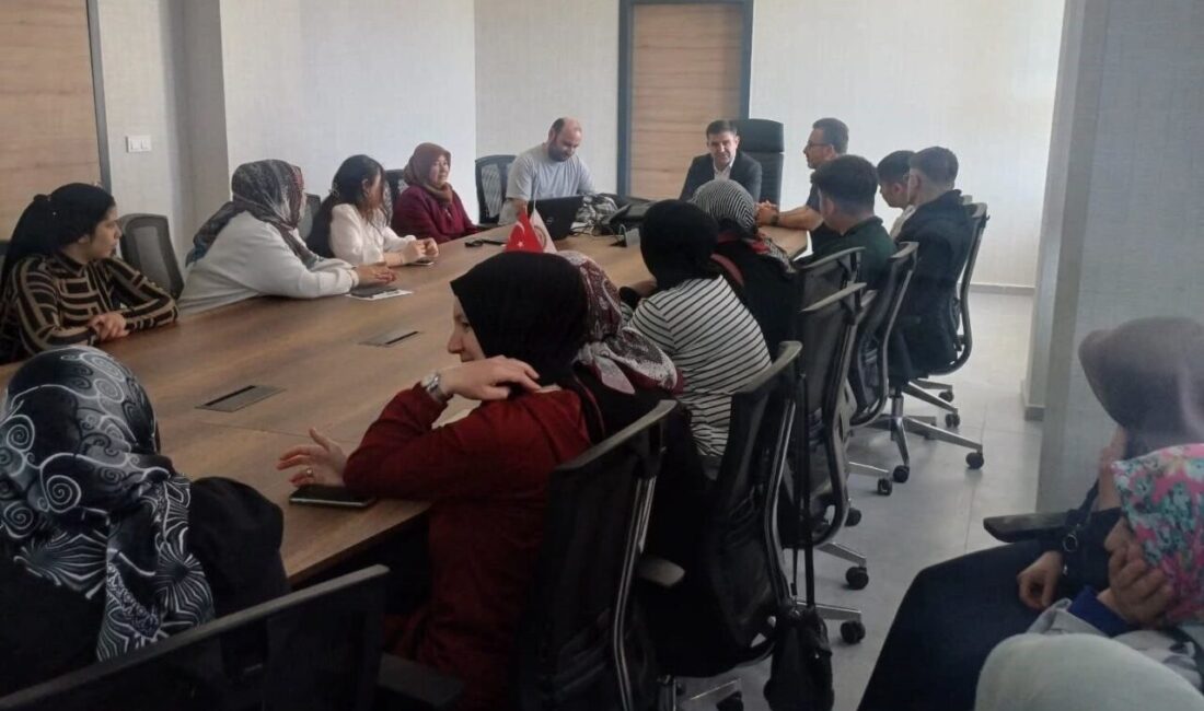 Altıntaş’ta “Ebeveyn Okulu” kursuyla aileler eğitimle buluşuyor Altıntaş İlçe Milli Eğitim Müdürlüğü tarafından hayata geçirilen “Maarif Modeli