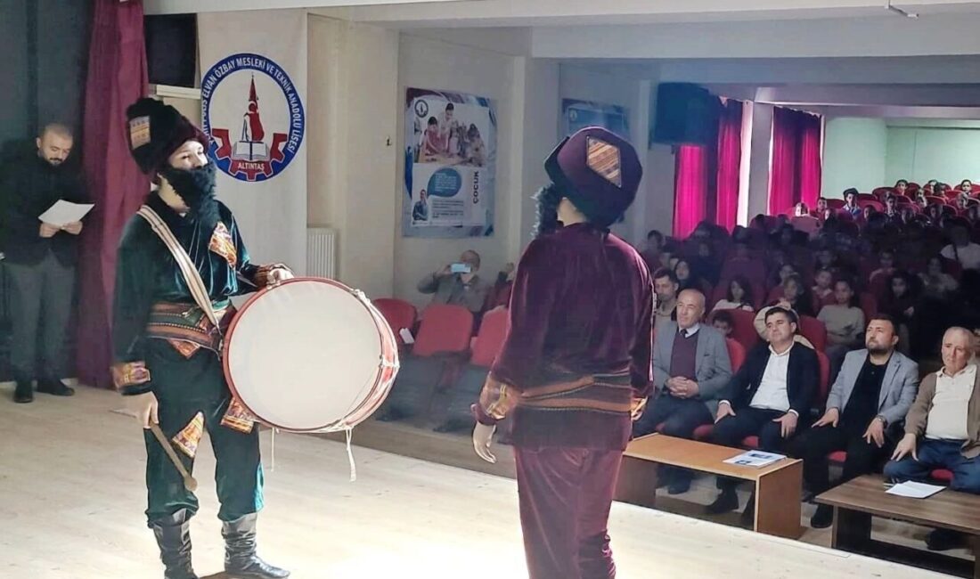 Altıntaş’ta Hacivat ve Karagöz oyunu miniklerle buluştu Altıntaş İlçe Milli Eğitim Müdürlüğü tarafından 23 Nisan Ulusal Egemenlik
