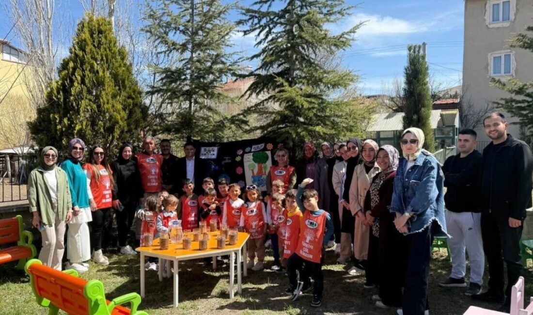 Altıntaş’ta meşe palamutları toprakla buluştu Altıntaş İlçe Milli Eğitim Müdürlüğü koordinesinde ve TEMA Vakfı iş