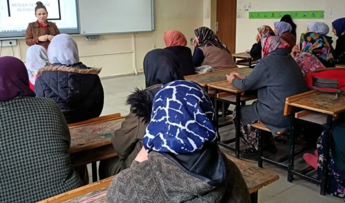 Altıntaş’ta “Meslekleri Tanıyorum” temalı veli bilgilendirme seminerleri Kütahya’nın Altıntaş ilçesinde “Meslekleri Tanıyorum” temalı veli bilgilendirme seminerlerinin, Mustafa