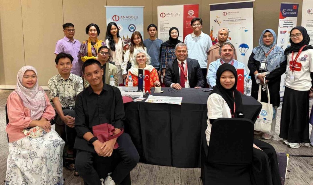 Anadolu Üniversitesi, Türk Üniversiteleri Eğitim Fuarı’na katıldı Anadolu Üniversitesi, Endonezya’nın Jakarta ve Medan kentlerinde, Maarif Vakfı’nın organize
