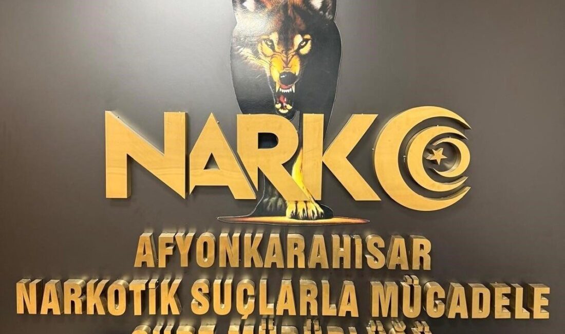 Araçta uyuşturucu ile yakalanan iki kişi gözaltına alındı Afyonkarahisar’da şüphe üzerine durdurulan bir otomobilde uyuşturucu maddelerle yakalanan iki