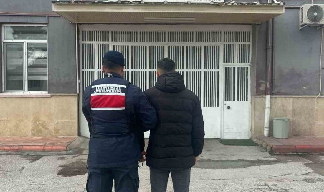 Aranan şahsı jandarma yakaladı Afyonkarahisar’da 4 yıl 6 ay hapis cezasıyla aranan şahıs jandarma