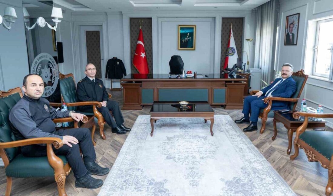 Babası vefat eden İl Emniyet Müdürü Yılmaz’a taziye ziyareti Eskişehir Valisi Hüseyin Aksoy ve İl Jandarma Komutanı Tuğgeneral Erhan