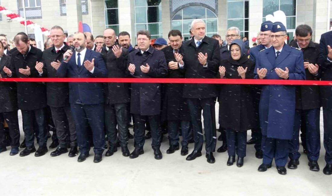 Adalet Bakanı Yılmaz Tunç Kütahya’da yapımı tamamlanan Adliye Sarayı’nın açılış