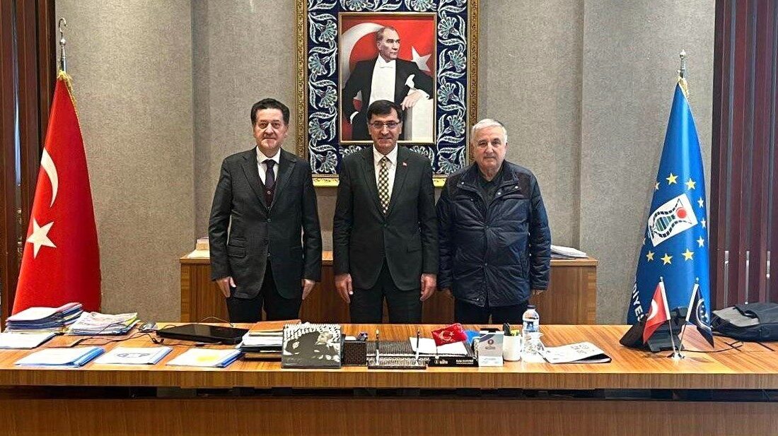 Başkan Kahveci: “Ortak değerler etrafında iş birliklerine açığız” Kütahya Belediye Başkanı Eyüp Kahveci, Beylerbeyi Tarih Araştırmaları Çevre ve