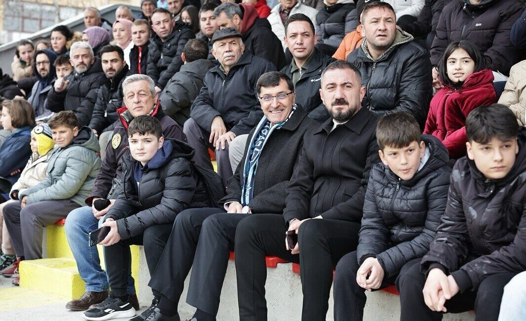 Başkan Kahveci’den genç futbolculara destek Belediye Kütahyaspor U17 Takımı, U17 Bölgesel Gelişim Ligi kapsamında Balıkesirspor