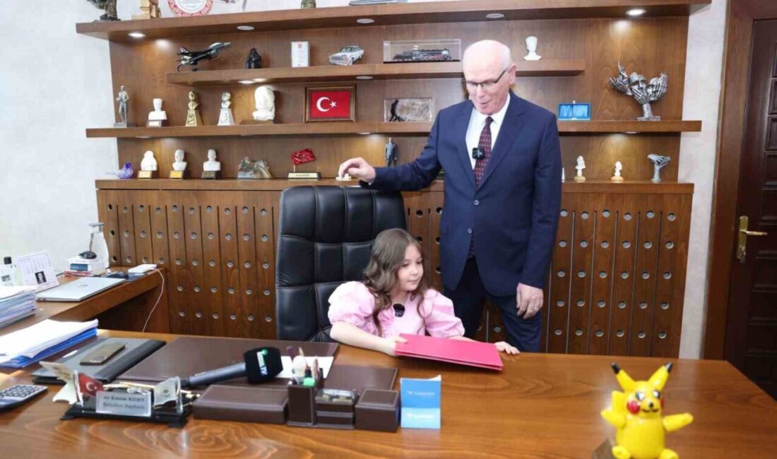 Odunpazarı Belediye Başkanı Kazım Kurt makamını, 23 Nisan Ulusal Egemenlik