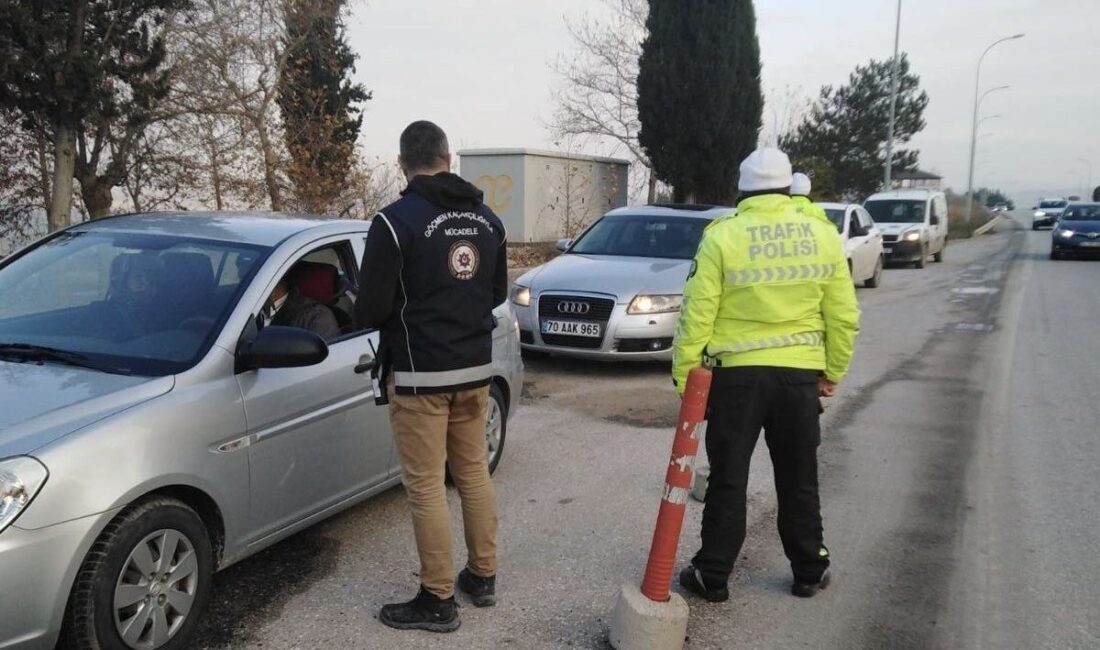 Bilecik’te araması olan 2 şüpheli yakalandı Bilecik’te Düzensiz Göç ve Göçmen Kaçakçılığıyla Mücadele ekiplerince yapılan uygulamada