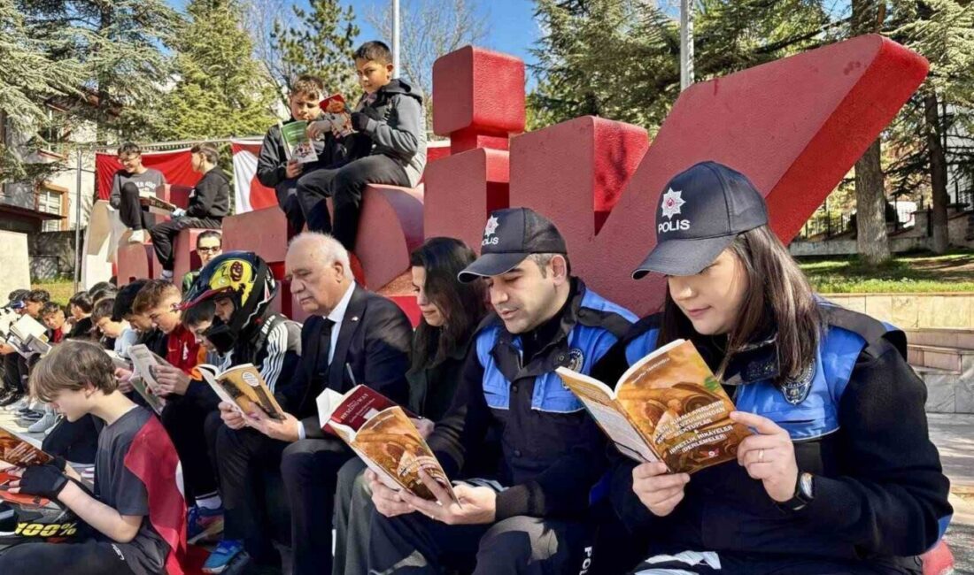 Bilecik’te emniyet mensupları kitap okudu Bilecik’te hayata geçen “Okuma Tutkumuz Bisikletle Birleşiyor” projesi kapsamında emniyet