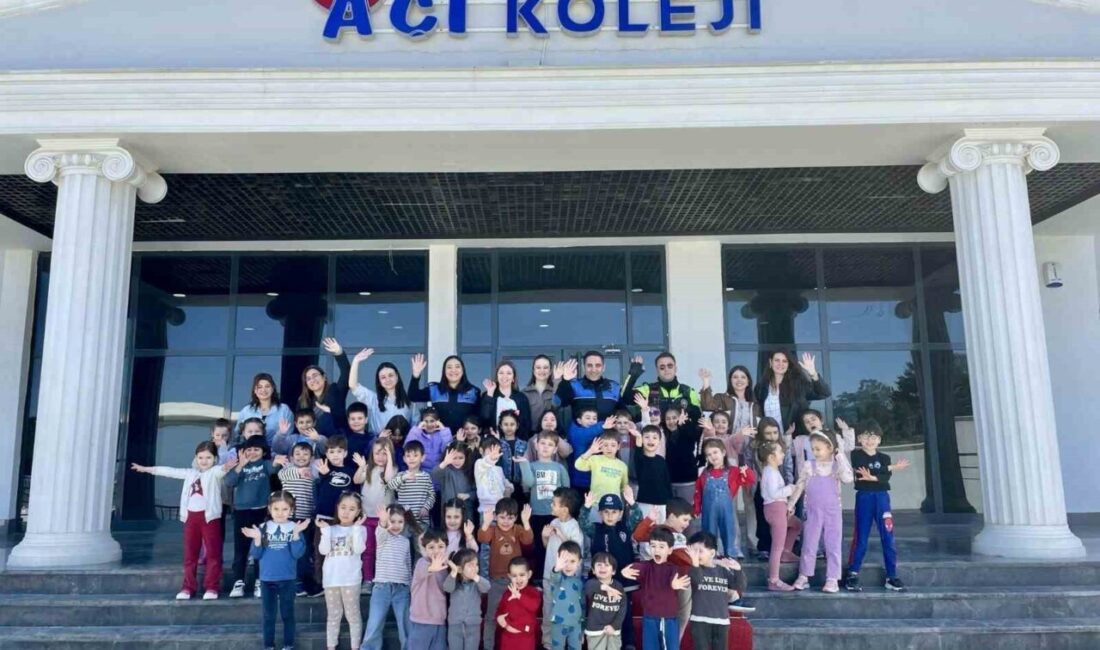 Bilecik’te ’Güvenliğin Kahramanları Minik Yüreklere İlham Oldu’ sloganıyla yola çıktılar Bilecik İl Emniyet Müdürlüğü’ne bağlı Toplum Destekli Polislik Şube Müdürlüğü