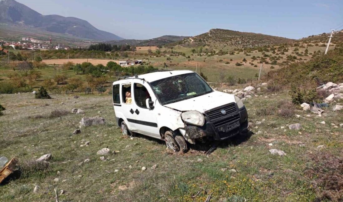 Bilecik’te kontrolden çıkan otomobil şarampole yuvarlandı: 2 yaralı Bilecik’te seyir halinde kontrolden çıkan otomobil şarampole yuvarlanırken, yaşanan trafik