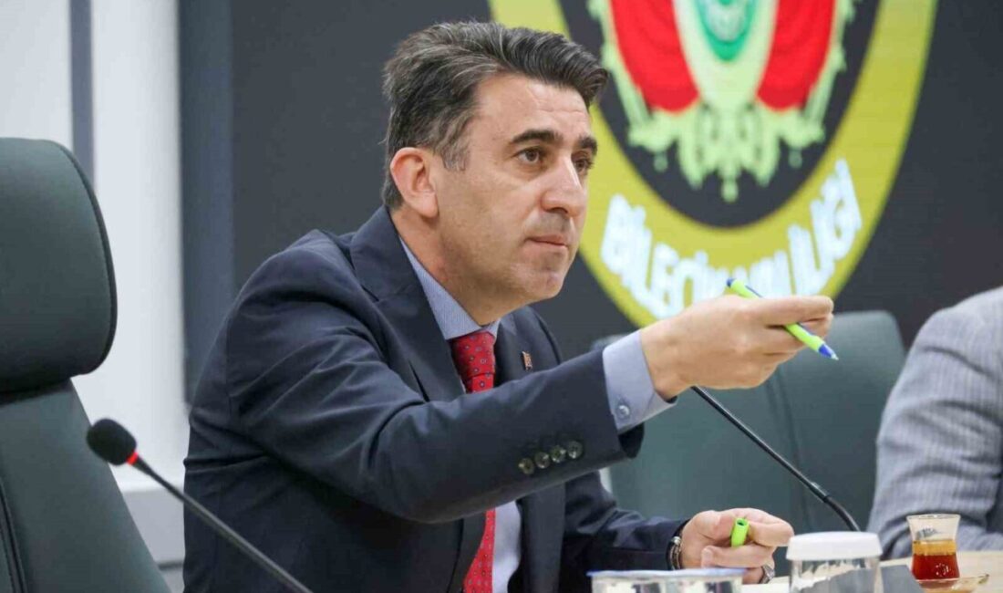 Bilecik’te ‘Muhtarlar Toplantısı’ gerçekleştirildi Bilecik Valisi Şefik Aygöl başkanlığında, kurum amirlerinin katılımıyla ‘Muhtarlar Toplantısı’