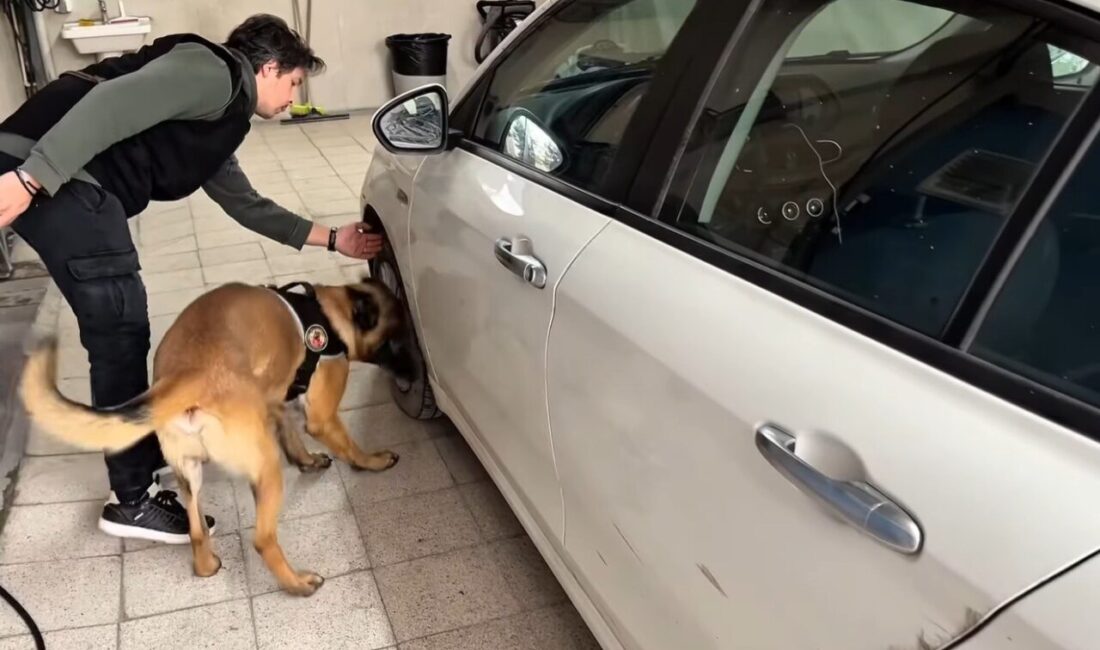 Bilecik’te polis ekipleri tarafından düzenlenen operasyonda bir araçta 144,31 gram