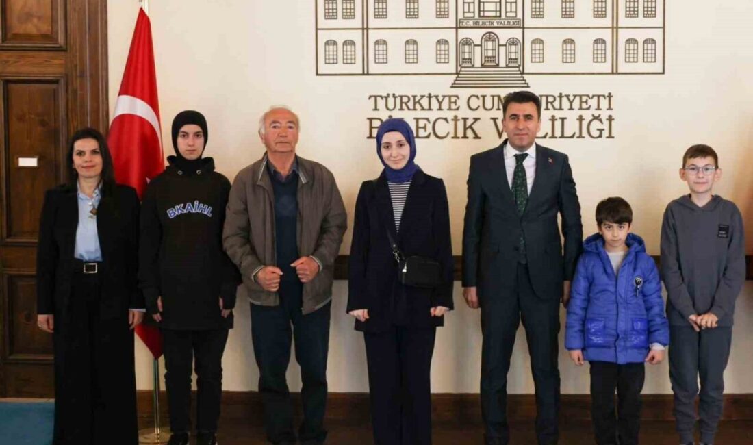 Bilecik’te yıl boyunca en çok kitap okuyanlara ödül Bilecik Valisi Şefik Aygöl, ‘Kütüphane Haftası’ dolayısıyla Bilecik’te yıl boyunca