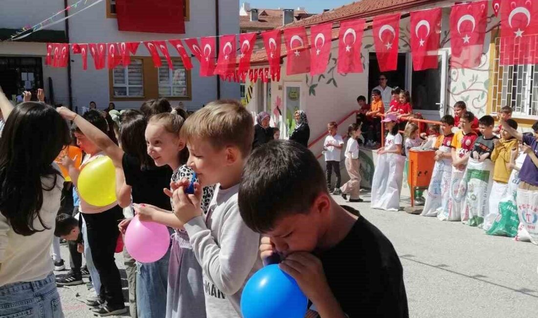 Bozüyük’te 23 Nisan coşkusu Bilecik Bozüyük Saffet Şeker İlkokulu’nda 23 Nisan Ulusal Egemenlik ve