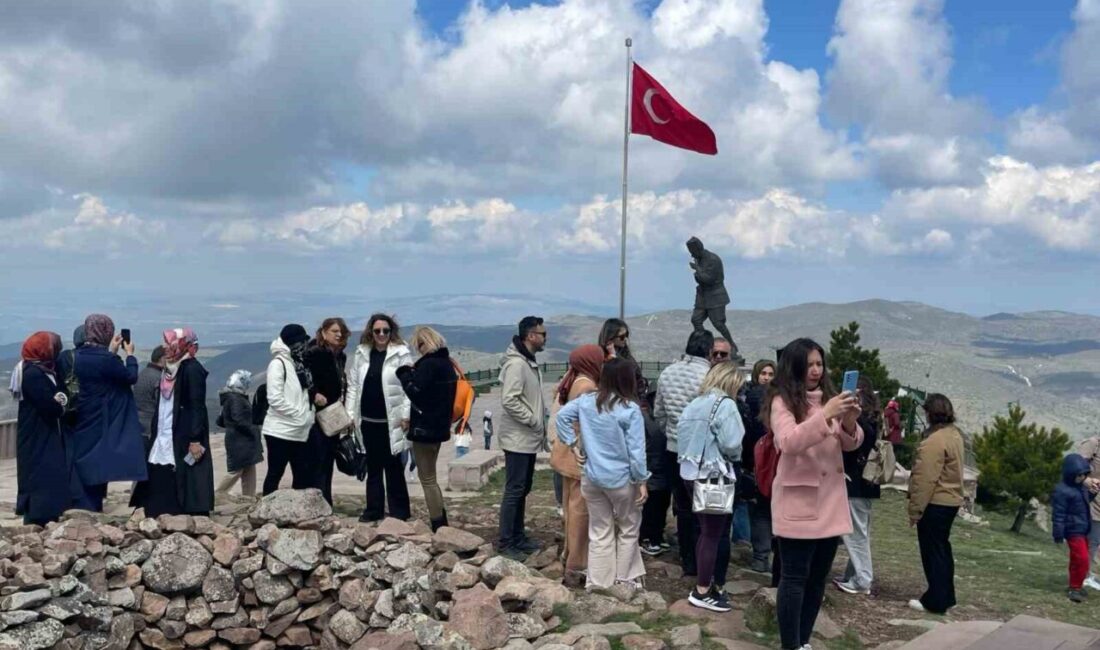 Cumhuriyet’in kazanıldığı topraklara anlamlı ziyaret Afyonkarahisar Öğretmen Akademileri-Şehir ve Kültür Akademisi öğretmenleri, milli bilinç ve
