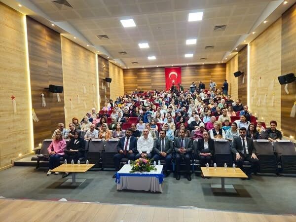 “Dijital Baba ile Söyleşi” etkinliği Afyonkarahisar Valiliği himayelerinde, İl Milli Eğitim Müdürlüğü tarafından düzenlenen “Dijital
