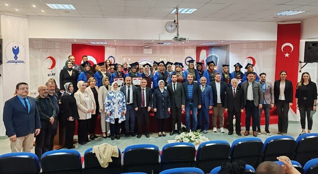 DPÜ’de “Kadın Üniversitesi” mezuniyet coşkusu Kütahya Dumlupınar Üniversitesi (DPÜ) Aile ve Toplum Hizmetleri Uygulama ve