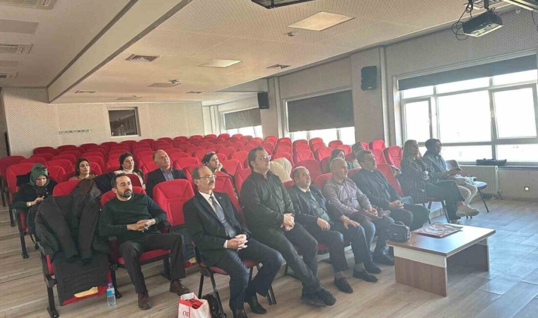 Edebiyat akademisi ikinci dönem etkinlikleri devam ediyor Afyonkarahisar İl Milli Eğitim Müdürlüğü koordinasyonunda düzenlenen Öğretmen Akademileri-Edebiyat Akademisi