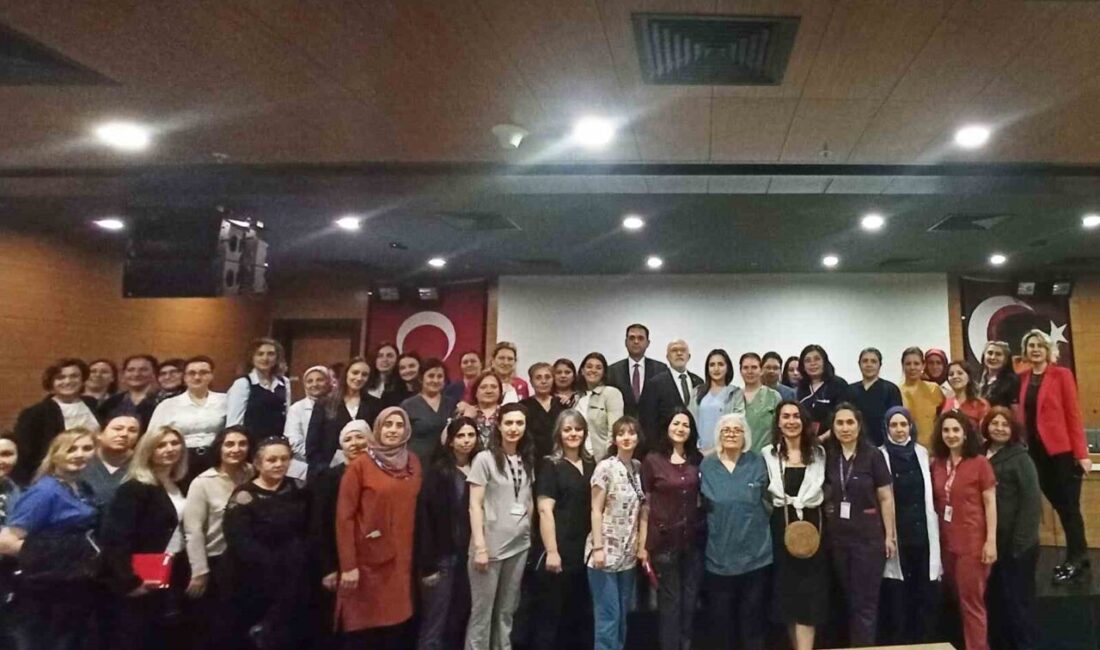 Eskişehir Şehir Hastanesi’nde Ebeler Haftası kutlama etkinliği Eskişehir Şehir Hastanesi’nde, İl Sağlık Müdürü Doç. Dr. Yaşar Bildirici,
