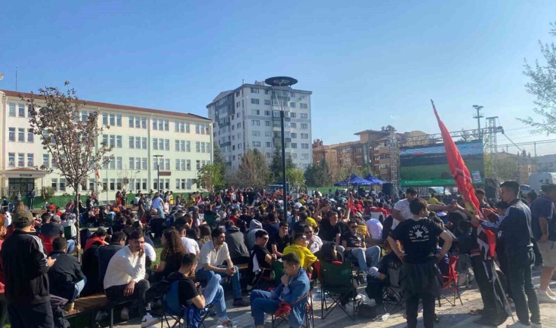 Eskişehir’de EsEs taraftı hüsrana uğradı Eskişehirspor’un yeneceği taktirde şampiyon ayrılacağı Manavgat Belediyespor karşılaşmasından mağlubiyet ile