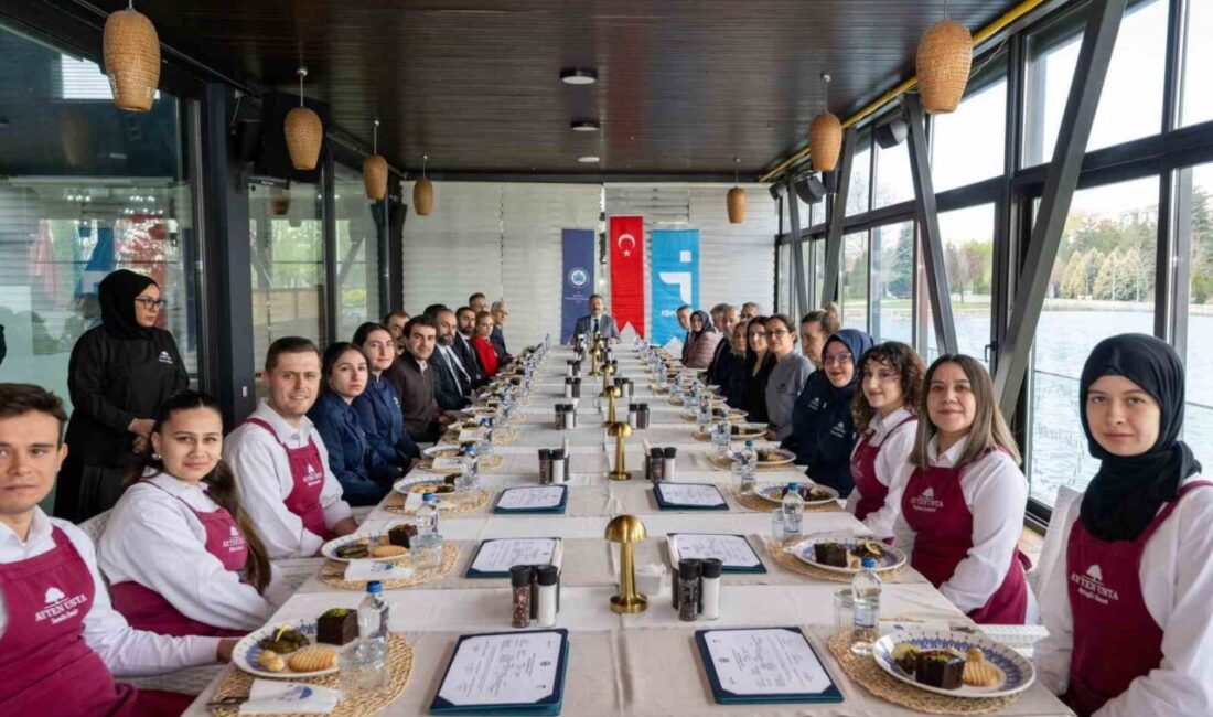 Eskişehir’de düzenlenen “Restoran Yöneticiliği Mesleki Eğitim Kursu”nu başarıyla tamamlayan kursiyerlere