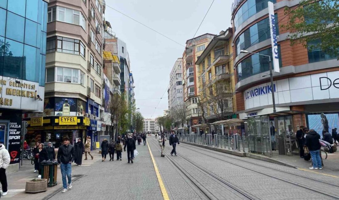 Eskişehir’de son günlerde etkili olan soğuk hava, kent merkezindeki hareketliliği