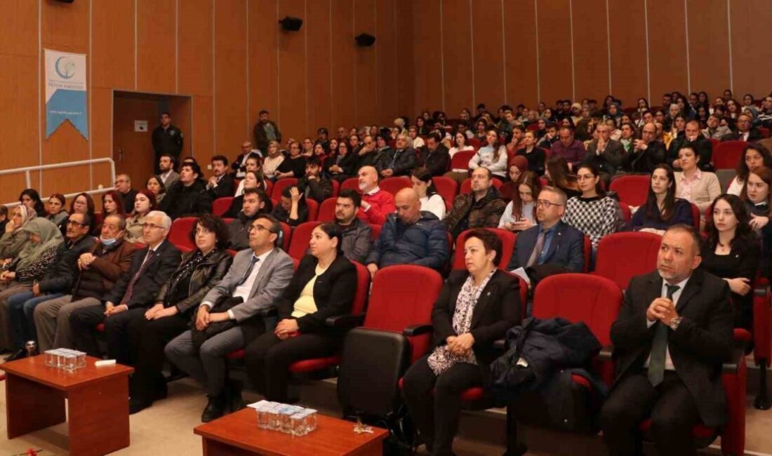 ESOGÜ Eğitim şehitlerini andı Eskişehir Osmangazi Üniversitesi (ESOGÜ) Eğitim Fakültesi’nde yaşanan elim olay sonucu