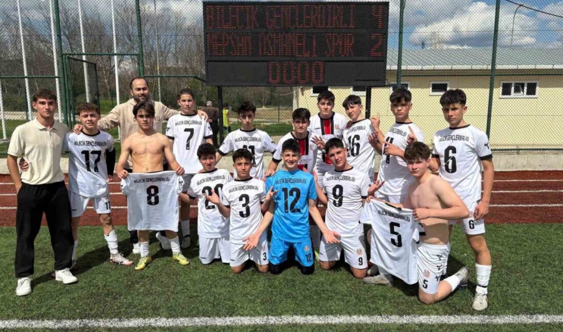 Hakem maça geç gelince maç 15 dakika geç başladı Bilecik’te oynanan bir futbol müsabakasını yönetecek hakem maça geç gelince